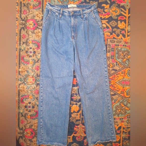 Abercrombie & Fitch Denim - Abercrombie & Fitch The 90s Relaxed Jean High Rise with Pleats